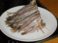 03_Ausgenommen_und_auf_Spieße_gezogen.jpg 03_Ausgenommen_und_auf_Spieße_gezogen.jpg