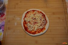 06_Tomatensauce_und_Mozzarella.jpg