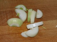 04_Zwiebel_grob_geschnitten.jpg 04_Zwiebel_grob_geschnitten.jpg