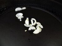 06_Plancha_auf_den_Grill_und_Zwiebeln_anbraten.jpg 06_Plancha_auf_den_Grill_und_Zwiebeln_anbraten.jpg