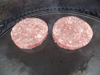 08_Patties_auf_die_Platte.jpg 08_Patties_auf_die_Platte.jpg