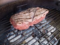 03_wird_von_allen_Seiten_angegrillt.jpg 03_wird_von_allen_Seiten_angegrillt.jpg