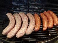 14_Würstchen_auf_dem_Grill.jpg 14_Würstchen_auf_dem_Grill.jpg
