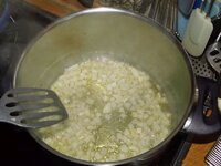 12_Zwiebeln_anschwitzen.jpg 12_Zwiebeln_anschwitzen.jpg