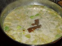 05_Sahne_Brühe_und_Senf_zugeben.jpg 05_Sahne_Brühe_und_Senf_zugeben.jpg
