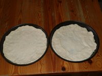 01_Teig_im_Blech.jpg 01_Teig_im_Blech.jpg