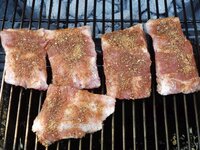 13_Ribs_auf_den_Grill.jpg 13_Ribs_auf_den_Grill.jpg