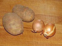 01_Kartoffeln_und_Zwiebeln.jpg 01_Kartoffeln_und_Zwiebeln.jpg
