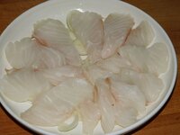 05_Kabeljau_in_Scheiben_auf_den_Zwiebeln.jpg 05_Kabeljau_in_Scheiben_auf_den_Zwiebeln.jpg