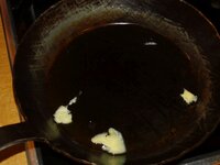 04_Butterschmalz_in_der_Pfanne.jpg 04_Butterschmalz_in_der_Pfanne.jpg