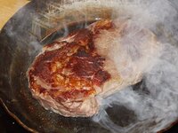 07_Ribeye_in_der_heissen_Pfanne.jpg