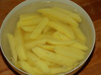 04_Kartoffeln_wässern.jpg 04_Kartoffeln_wässern.jpg