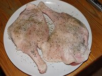 03_Gänsekeulen_gesalzen_und_gepfeffert.jpg 03_Gänsekeulen_gesalzen_und_gepfeffert.jpg