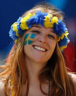 nordische-schoenheit-eine-schwedin-beim-spiel-ihrer-landsleute-in-toulouse-gegen-italien-.jpg