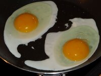09_Spiegeleier_braten.jpg 09_Spiegeleier_braten.jpg