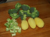 01_Zutaten_Broccoli-Kartoffel-Stampf.jpg 01_Zutaten_Broccoli-Kartoffel-Stampf.jpg