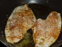 12_Schollenfilet_gewendet_und_mit_Parmesan_bestreut.jpg 12_Schollenfilet_gewendet_und_mit_Parmesan_bestreut.jpg