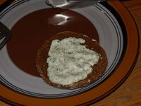 14_Bun_mit_Sauce_Tartare_bestrichen.jpg 14_Bun_mit_Sauce_Tartare_bestrichen.jpg