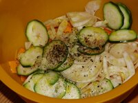 02_Gemüse_fein_geschnitten.jpg 02_Gemüse_fein_geschnitten.jpg