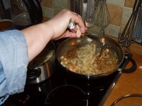 13_Nudeln_in_die_Sauce_geben.jpg 13_Nudeln_in_die_Sauce_geben.jpg