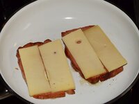 03_Leberkäse_mit_Gouda_bedeckt.jpg 03_Leberkäse_mit_Gouda_bedeckt.jpg