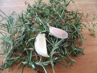 05_Rosmarin_Thymian_und_Knoblauch.jpg 05_Rosmarin_Thymian_und_Knoblauch.jpg