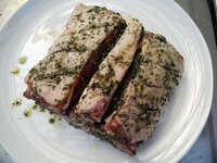 10_Lammrücken_mit_Kräuteröl.jpg 10_Lammrücken_mit_Kräuteröl.jpg