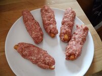 03_Würstchen_im_Hackmantel.jpg 03_Würstchen_im_Hackmantel.jpg
