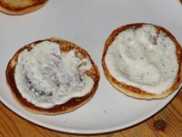 12_Buns_mit_Meerrettich-Mayonaise.jpg 12_Buns_mit_Meerrettich-Mayonaise.jpg