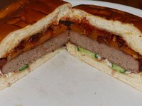 18_Burger2_Anschnitt.jpg 18_Burger2_Anschnitt.jpg