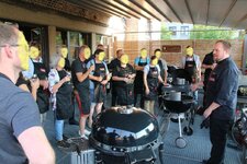 12-erklaerung-vor-den-grills-jpg.jpg 12-erklaerung-vor-den-grills-jpg.jpg