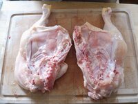 02_Hähnchen_halbiert.jpg 02_Hähnchen_halbiert.jpg