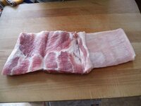 06_Schweinebauch_aufgeschnitten.jpg 06_Schweinebauch_aufgeschnitten.jpg
