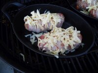 13_Mit_Käse_bestreuen.jpg 13_Mit_Käse_bestreuen.jpg