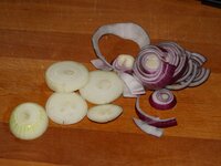 08_Zwiebeln_in_dicken_Scheiben.jpg 08_Zwiebeln_in_dicken_Scheiben.jpg