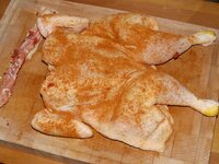 04_Hähnchen_mit_Lucky_Chicken_gewürzt.jpg 04_Hähnchen_mit_Lucky_Chicken_gewürzt.jpg