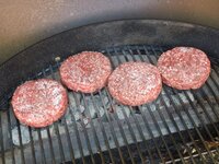05_Patties_direkt_angrillen.jpg 05_Patties_direkt_angrillen.jpg