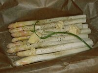 01_Spargel_in_Backpapier.jpg 01_Spargel_in_Backpapier.jpg