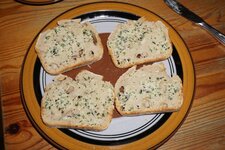 13_mit_Kräuterbutter_bestrichen.jpg 13_mit_Kräuterbutter_bestrichen.jpg