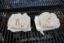 18_Sandwich_auf_dem_Grill.jpg 18_Sandwich_auf_dem_Grill.jpg