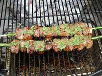 19_mit_lorbeerpaste_indirekt_fertig_gegrillt.jpg 19_mit_lorbeerpaste_indirekt_fertig_gegrillt.jpg