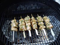 08_Spieße_im_Grill.jpg 08_Spieße_im_Grill.jpg