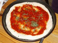 02_mit_Tomatensauce_Rosmarin_und_Thymian.jpg 02_mit_Tomatensauce_Rosmarin_und_Thymian.jpg