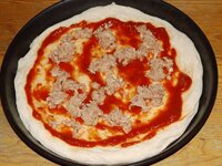 08_Tomatensauce_und_Thunfisch.jpg 08_Tomatensauce_und_Thunfisch.jpg