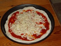 03_Tomatensauce_und_Gouda.jpg 03_Tomatensauce_und_Gouda.jpg