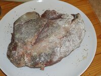04_Ochsenbrust_gewürzt_und_mehliert.jpg 04_Ochsenbrust_gewürzt_und_mehliert.jpg