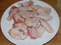 01_Hühnerflügel_im_Gelenk_geteilt.jpg 01_Hühnerflügel_im_Gelenk_geteilt.jpg