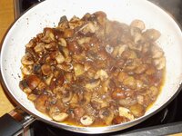 10_Mit_Sapore_di_maremma_gewürzt_und_mit_Noilly_Prat_abgelöscht.jpg 10_Mit_Sapore_di_maremma_gewürzt_und_mit_Noilly_Prat_abgelöscht.jpg