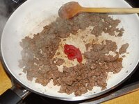 06_Tomatenmark_anbraten.jpg 06_Tomatenmark_anbraten.jpg