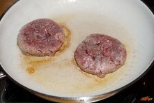 05_patties_braten.jpg